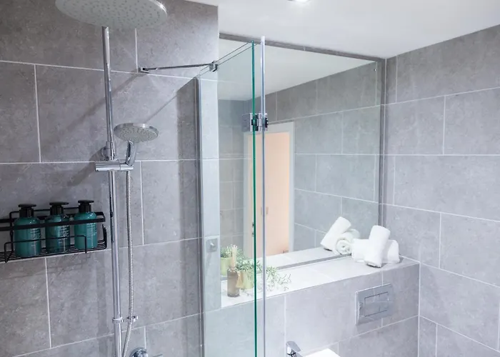 Stylish Centre - Walk To Station - Long Welcome *