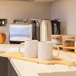 Apartment Stylish Centre - Walk To Station - Long Welcome