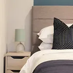 Stylish Centre - Walk To Station - Long Welcome Apartment