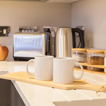 Apartment 1 Bedroom Flat - Long Term Rates-contractors-professionals-relocation