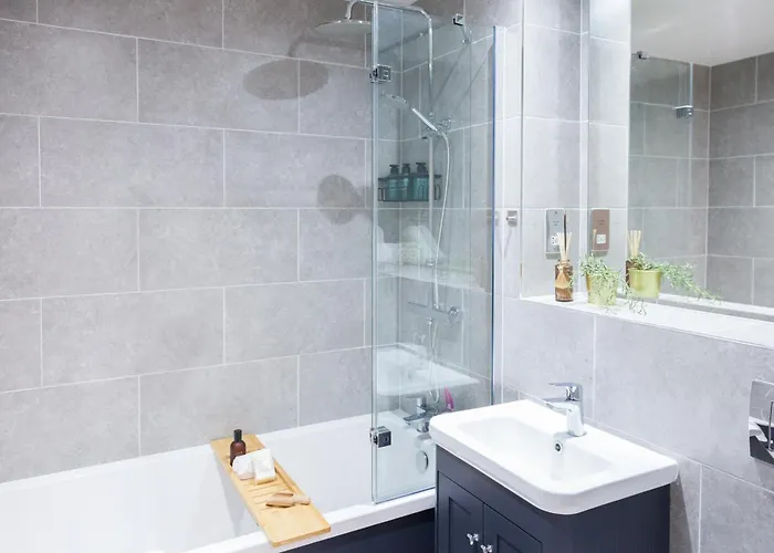 Stylish Centre - Walk To Station - Long Welcome Apartment Leeds (West Yorkshire)