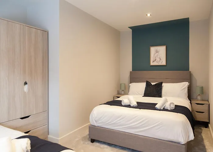 Apartment Stylish Centre - Walk To Station - Long Welcome *