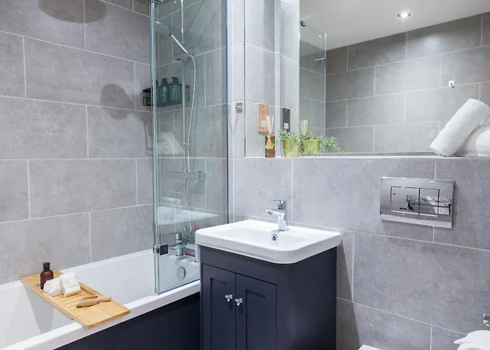 Stylish Centre - Walk To Station - Long Welcome Apartment Leeds (West Yorkshire)