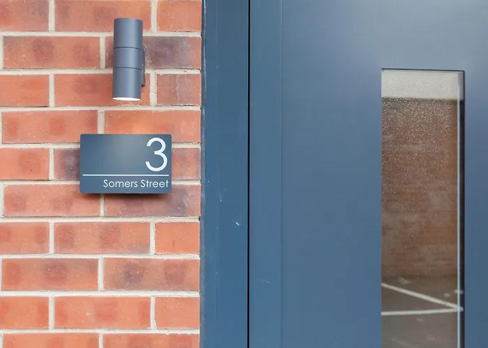 Apartment Stylish Centre - Walk To Station - Long Welcome *